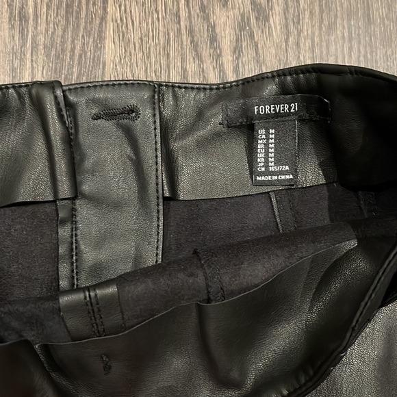 Leather skirt with pockets - Picture 4 of 7